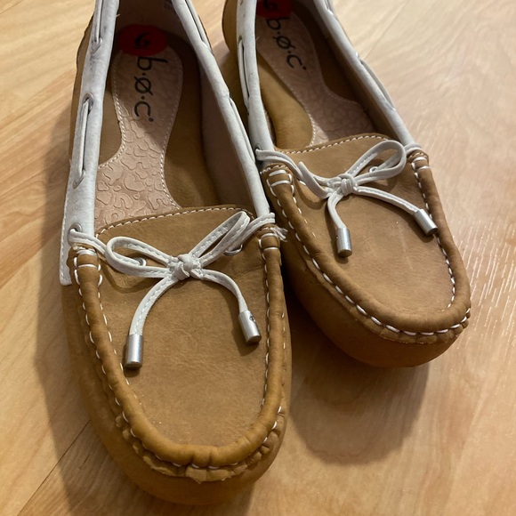 b.o.c. Carolann Moccasin Loafer Size 6 Tan and White - Picture 2 of 11